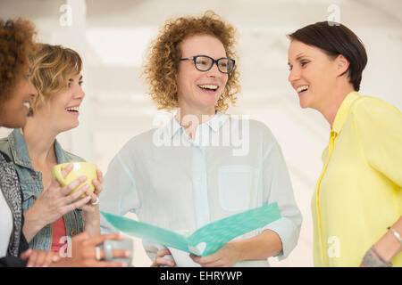 Porträt des Lachens Büroangestellte Stockfoto