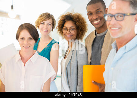 Gruppenbild des Lächelns Büroangestellte Stockfoto