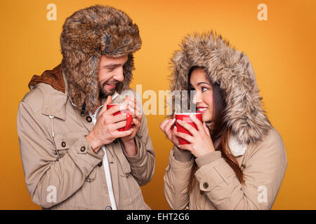 Porträt von ein paar tragen eine Wintermäntel Stockfoto