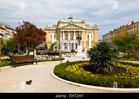 Kasalisni Park und Theatergebäude in Rijeka, Kroatien Stockfoto