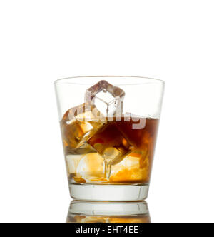 Black Russian gemischt trinken auf weißem Hintergrund Stockfoto