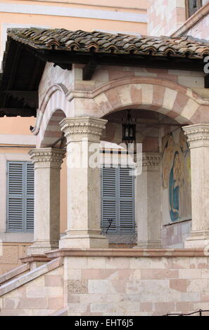 Mittelalterliche Ecke in Assisi, Italien Stockfoto