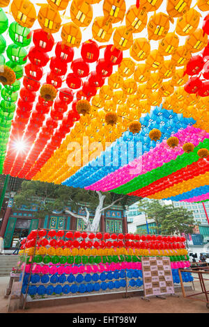 Asien, Republik Korea, Südkorea, Seoul, Jogyesa buddhistischen Tempel, Laterne Dekorationen für Festival der Lichter Stockfoto