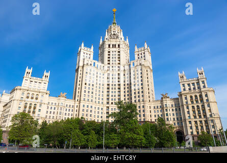 Die vordere Fassade Ansicht von der Kotelnicheskaya Wolkenkratzer in Moskau, Russland Stockfoto