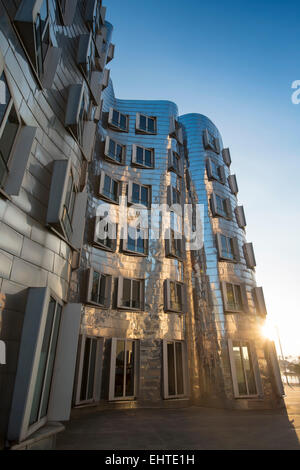 Gehry Bauten Im Medienhafen von Duesseldorf, Nordrhein-Westfalen, Deutschland, Europa | Gehry-Bauten im Medienhafen der dus Stockfoto