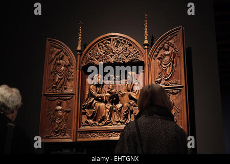 Altar der heiligen Anna. Aus Holz geschnitzte Altar von Meister IP, circa 1524. Schloss Cesky Krumlov, Tschechische Republik. Ausstellung 'Burgen und Schlösser: Wiederentdeckt und gefeiert" auf der Prager Burg Reitschule in Prag, Tschechische Republik. Stockfoto