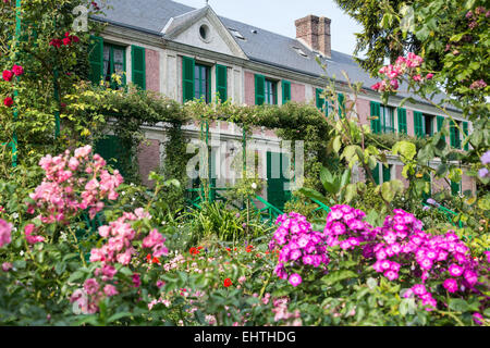 CLAUDE MONETS HAUS IN GIVERNY, EURE (27), HAUTE-NORMANDIE, FRANKREICH Stockfoto