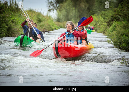 KANU-KAJAK IN DER EURE (27), FRANKREICH Stockfoto