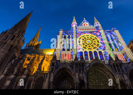 "CHARTRES IN LICHTER ZEIGEN AN DER NOTRE-DAME KATHEDRALE VON CHARTRES, (28) EURE-ET-LOIR, CENTRE, FRANKREICH Stockfoto
