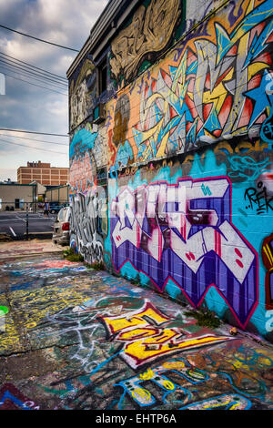 Unglaubliche Kunstwerke in Graffiti Gasse, Baltimore, Maryland. Stockfoto