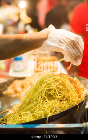 Pad thai Nudeln auf der Khao San road Stockfoto