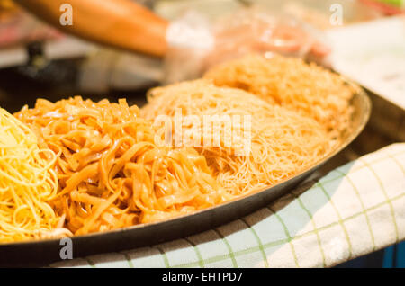 Pad thai Nudeln auf der Khao San road Stockfoto