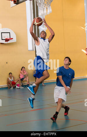 BASKETBALL-SPIEL, NIMES, (30) GARD, LANGUEDOC-ROUSSILLON, FRANKREICH Stockfoto