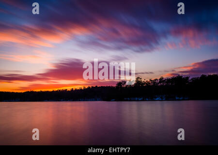 Langzeitbelichtung Prettyboy Reservoir bei Sonnenuntergang in Baltimore County, Maryland. Stockfoto