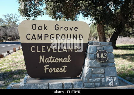 USFS Eingang Zeichen für Oak Grove Zeltplatz, California Stockfoto