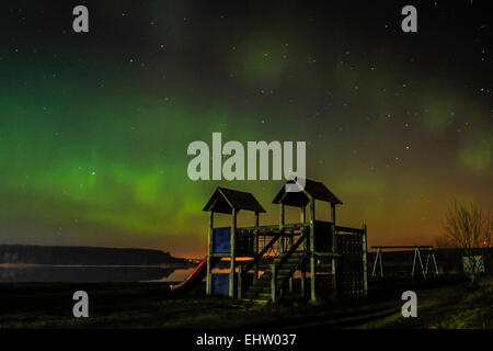 Narwa-Joesuu, Estland. 17. März 2015. Foto aufgenommen am 17. März 2015 zeigt die Landschaft von Aurora bei Narwa-Joesuu im Nordosten Estlands. Bildnachweis: Xinhua/Alamy Live-Nachrichten Stockfoto