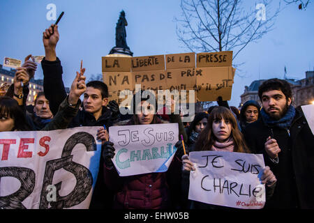 UNTERSTÜTZUNG IN HOMMAGE AN DIE 12 OPFER DER ANGRIFFE AUF DIE ZEITUNG CHARLIE HEBDO RALLYE Stockfoto