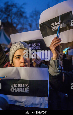 UNTERSTÜTZUNG IN HOMMAGE AN DIE 12 OPFER DER ANGRIFFE AUF DIE ZEITUNG CHARLIE HEBDO RALLYE Stockfoto