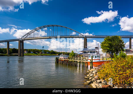 Die Chesapeake-Stadt-Brücke über den Chesapeake and Delaware Canal Chesapeake City, Maryland. Stockfoto