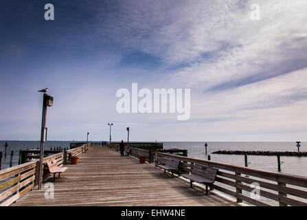 Angelsteg in Chesapeake Beach, entlang der Chesapeake Bay in Maryland Stockfoto