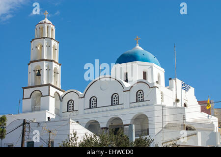 Die weiße Kirche von Pyrgos auf Santorin, Griechenland Stockfoto
