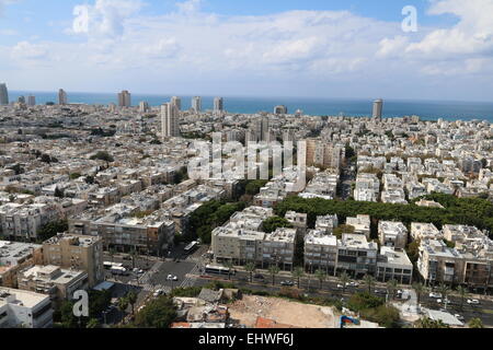 Luftaufnahmen von Tel Aviv, Israel, Blick von Osten in Richtung Mittelmeer im Westen Stockfoto