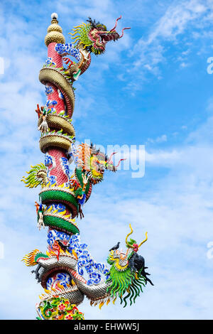 Chinesische Drachen, die wir am Schrein in Asien sehen können. Stockfoto