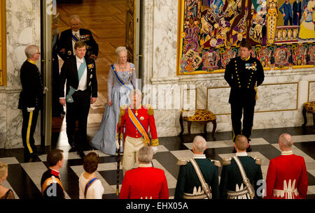 Kopenhagen, Dänemark. 17. März 2015. Niederländischer König Willem-Alexander und Dänemarks Quen Margrethe II. besucht ein Staatsbankett, veranstaltet von der königlichen Familie Denmak auf Schloss Christiansborg in Kopenhagen, Dänemark, 17. März 2015. Der niederländische König und die Königin sind in Dänemark für einen zweitägigen Staatsbesuch. Bildnachweis: Dpa picture Alliance/Alamy Live News Stockfoto