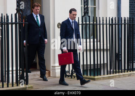 London, UK. 18. März 2015. Kanzler George Osborne verlässt Nummer 11 Downing Street um sein Budget dem Parlament vorlegen. Bildnachweis: Paul Davey/Alamy Live-Nachrichten Stockfoto