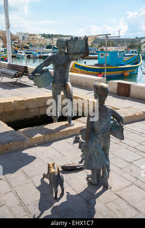 Fischer-Skulptur in Marsaxlokk Hafen Malta Stockfoto