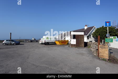 Rhossili, UK. 18. März 2015.  Im Bild: Der Parkplatz Rhossili, UK.  Re: Dem National Trust in Wales, UK hat den Parkplatz mit Blick auf die ikonische Küsten Naturschönheit von Rhossili Bucht von seinen gegenwärtigen Eigentümern erworben.  Der Parkplatz ist direkt neben dem National Trust Shop und Besucher Zentrum, mit Blick auf die Bucht und ist dem großen Parkplatz in der Gower Küstendorf. Bildnachweis: D Legakis/Alamy Live-Nachrichten Stockfoto