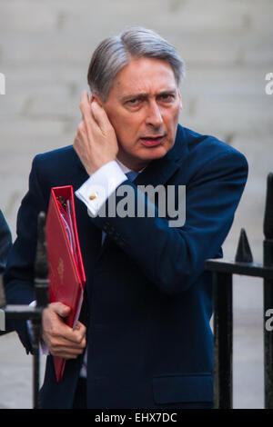 London, UK. 18. März 2015. Mitglieder des Kabinetts sammeln für ihre wöchentlichen Treffen in der Downing Street. Im Bild: Ausländische Sekretär Philip Hammond. Bildnachweis: Paul Davey/Alamy Live-Nachrichten Stockfoto