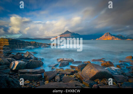 Blick von Elgol, Isle Of Skye, über Loch Scavaig, die Cuillin Berge. Stockfoto