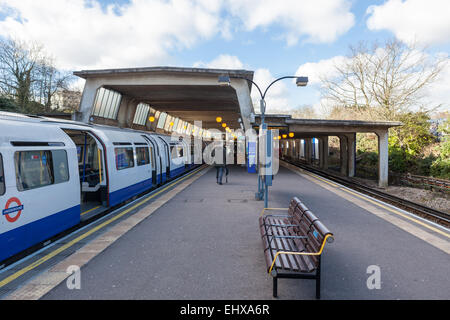 Cockfosters Station entworfen von Charles Holden 1933 Stockfoto