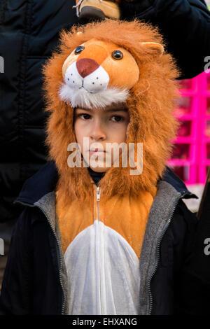 LOULE, PORTUGAL - Februar 2015: Bunte Karneval (Carnaval) Parade Festivalteilnehmer auf Stadt Loule, Portugal. Stockfoto