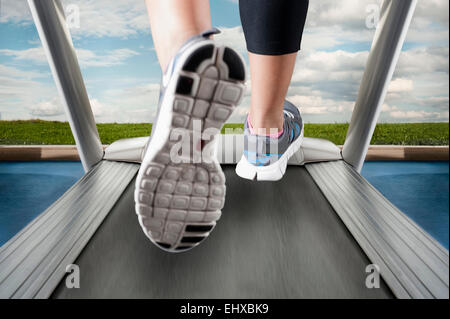 Detail hautnah Frau Füße Laufband Laufschuhe Stockfoto