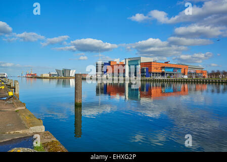 Odyssey Arena und Titanic Viertel, auf der Uferpromenade, Belfast, Nordirland Stockfoto