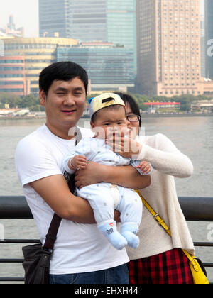 Chinesische Familie mit Eltern mit baby Stockfoto