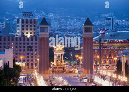 Placa Espanya in der Nacht in Barcelona, Katalonien, Spanien. Stockfoto