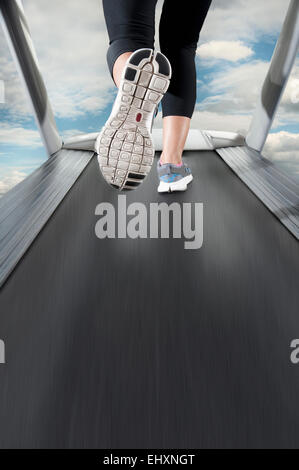 Detail hautnah Frau Füße Laufband Laufschuhe Stockfoto