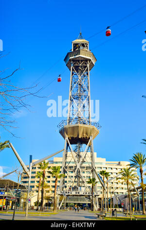 Seilbahn-Turm und World Trade Center. Barcelona, Katalonien, Spanien. Stockfoto