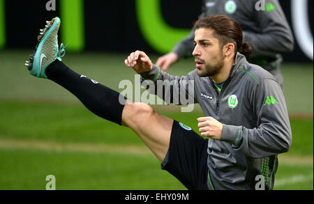 Mailand, Italien. 18. März 2015. Wolfsburgs Ricardo Rodriguez in Aktion während einer Trainingseinheit in Mailand, Italien, 18. März 2015. VfL Wolfsburg stehen Inter Mailand in der UEFA Europa League Runde von 16 zweite Bein Fußballspiel am 19. März im Giuseppe-Meazza-Stadion in Mailand. Foto: Peter Steffen/Dpa/Alamy Live News Stockfoto