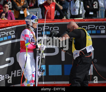 Meribel, Frankreich. 18. März 2015. Lindsey Vonn aus den USA reagiert im Zielraum von der FIS Alpine Ski World Cup Women-downhill-Rennen am 18. März 2015 in Meribel, Frankreich. Bildnachweis: Mitchell Gunn/ESPA/Alamy Live-Nachrichten Stockfoto