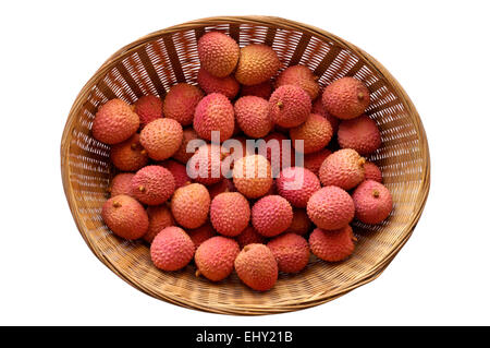 Litschi Litschi Litschi - Litchi Chinensis in Korb mit Beschneidungspfad Stockfoto