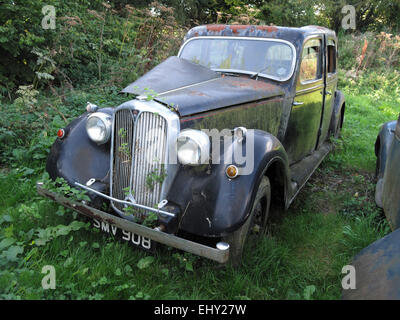 Ein verlassener Rover 12 verlassen in einem Feld - 1 Stockfoto