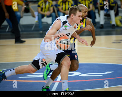 LUBIN, Polen - 24. Oktober 2014: Nemanja Jarama in Aktion während der Euroleague Basketball-Match zwischen PGE Turow Zgorzelec- Stockfoto