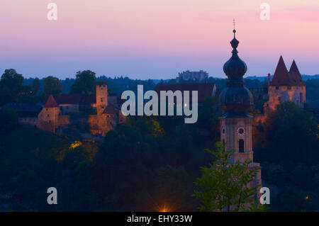 Burghausen, Burg, Altotting Bezirk, Upper Bavaria, Bavaria, Germany (Blick aus Österreich über Salzach Fluss) Stockfoto