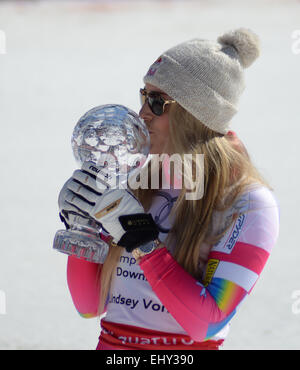 MERIBEL, Frankreich - März 18: Lindsey Vonn aus den USA reagiert im Zielraum von der FIS Alpine Ski World Cup Women-downhill-Rennen am 18. März 2015 in Meribel, Frankreich. (Foto von Mitchell Gunn/ESPA) Stockfoto