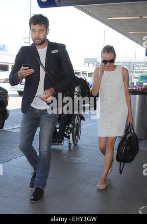 Diane Kruger und ihrem Freund Joshua Jackson kommen am Los Angeles International Airport (LAX) Featuring: Diane Kruger, Joshua Jackson Where: Los Angeles, California, Vereinigte Staaten von Amerika als: 13 Sep 2014 Stockfoto