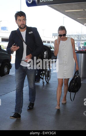 Diane Kruger und ihrem Freund Joshua Jackson kommen am Los Angeles International Airport (LAX) Featuring: Diane Kruger, Joshua Jackson Where: Los Angeles, California, Vereinigte Staaten von Amerika als: 13 Sep 2014 Stockfoto